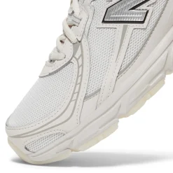 New Balance 740
