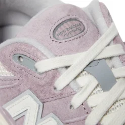 New Balance 2002R
