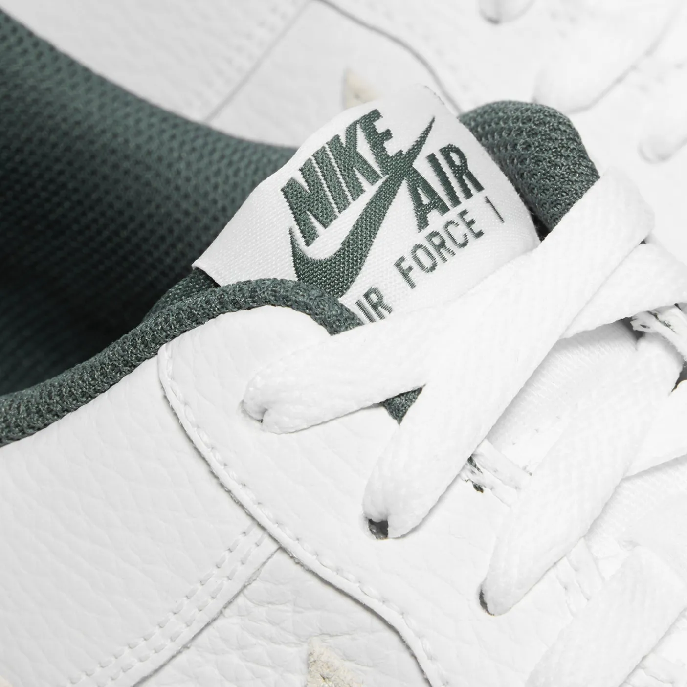 Nike Air Force 1 '07 LV8