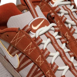 Nike Air Humara FM