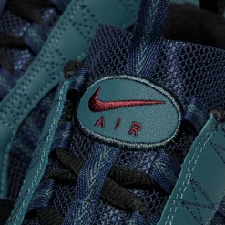Nike Air Humara QS