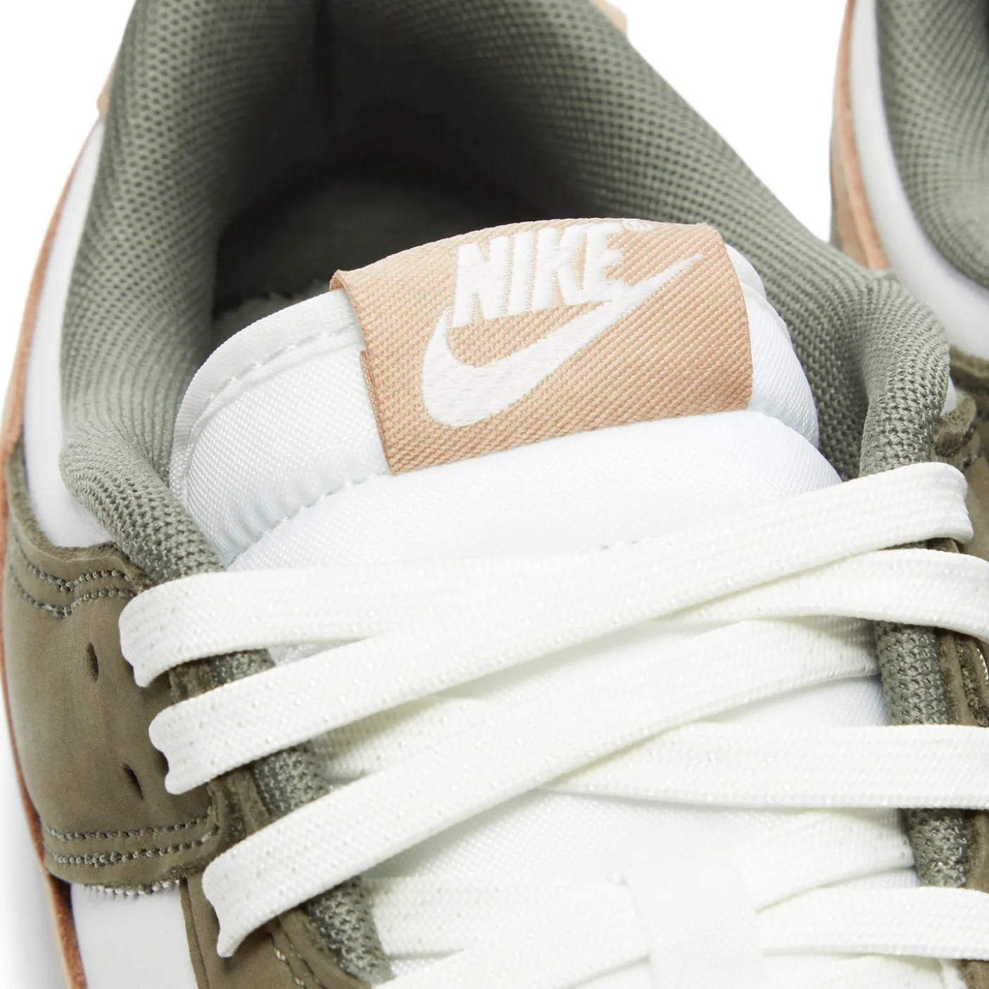 Nike Dunk Low Retro PRM