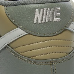 Nike Dunk Mid
