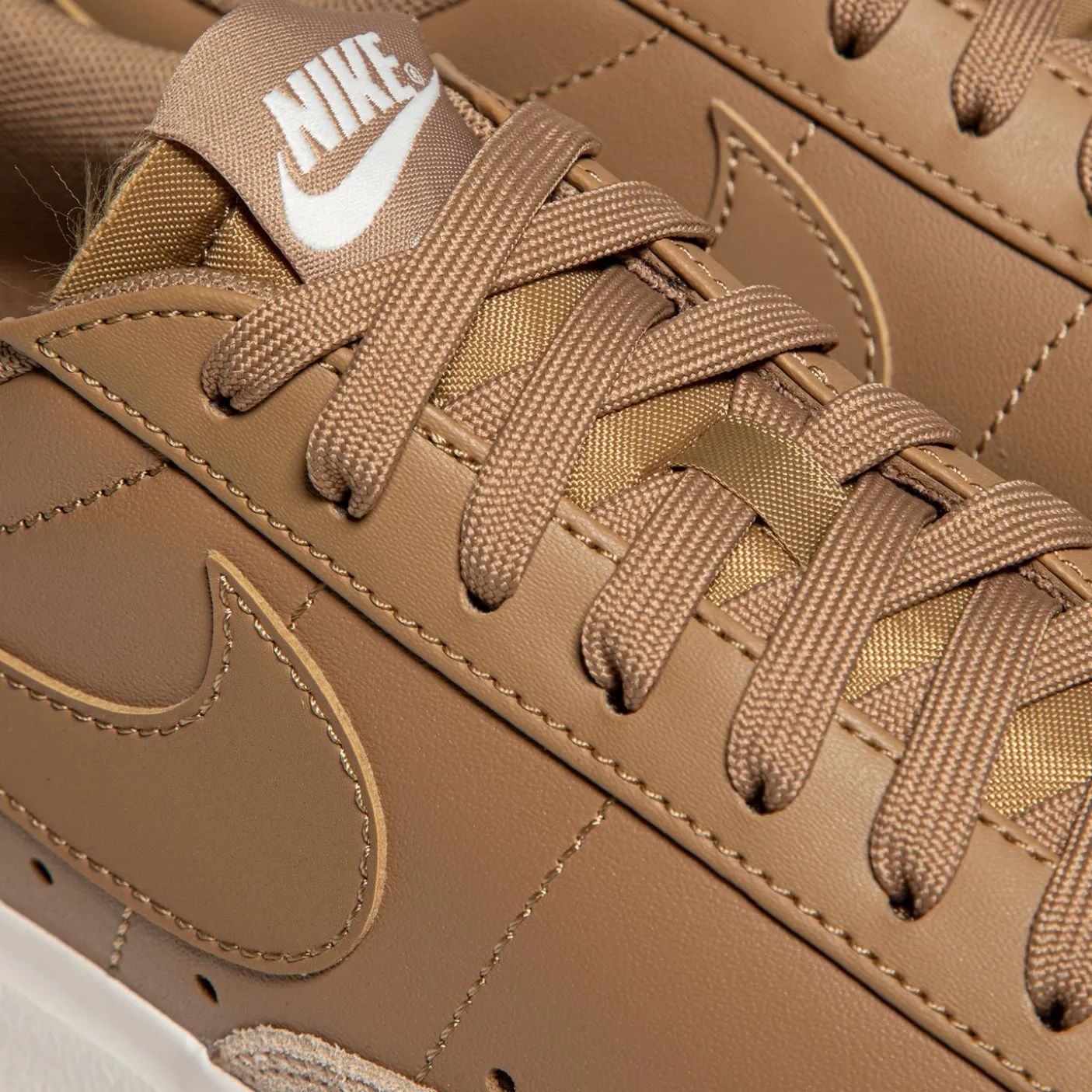 Nike Womens Blazer Low Platform
