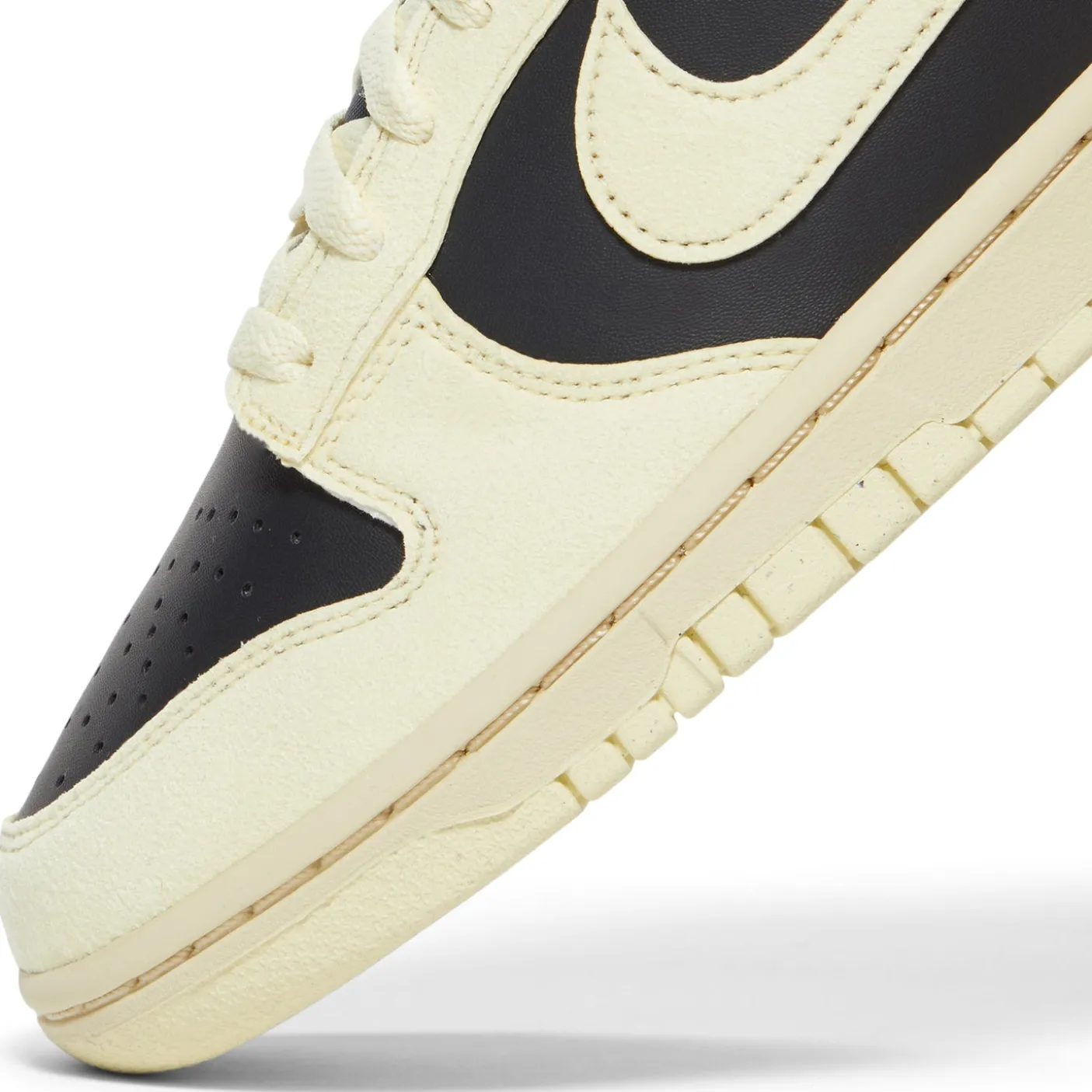 Nike Womens Dunk Low