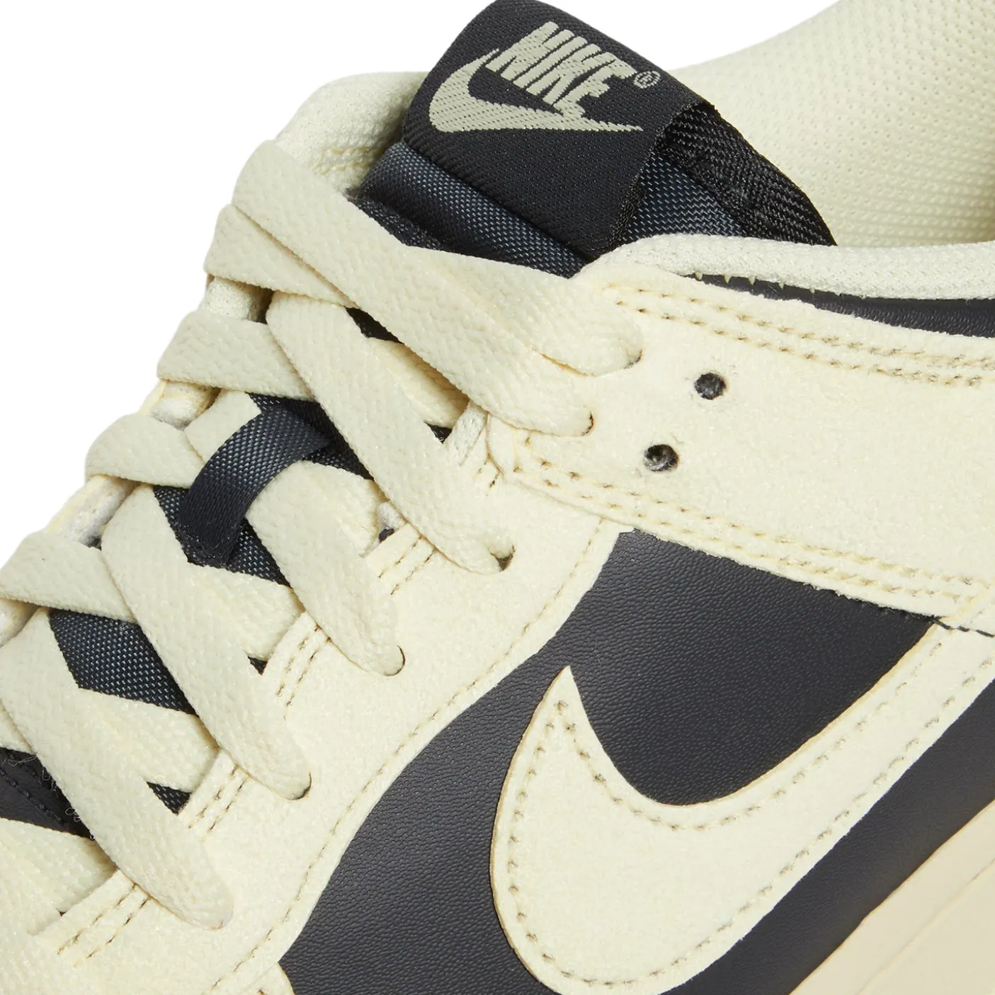 Nike Womens Dunk Low