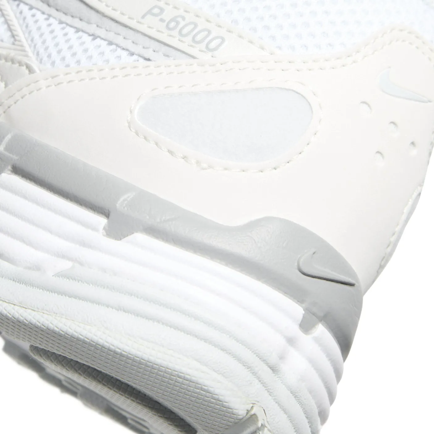 Nike Womens P-6000