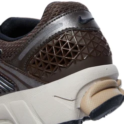 Nike Womens Zoom Vomero 5