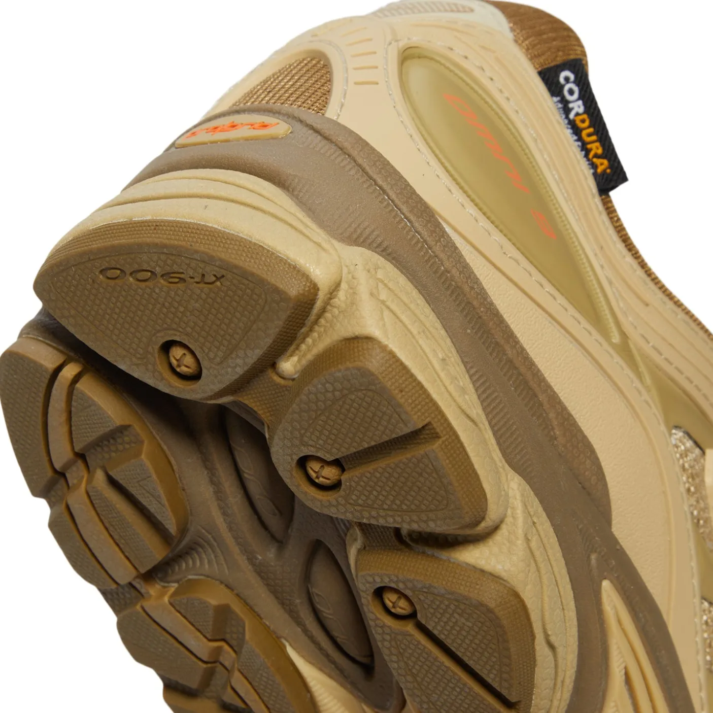 Starcow x Saucony Progrid Omni 9